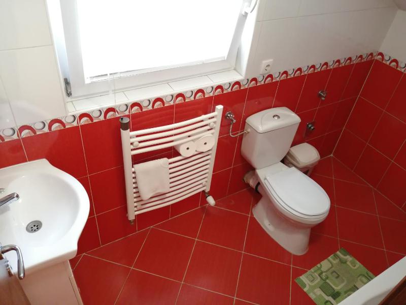 One-Bedroom Apartment image 3