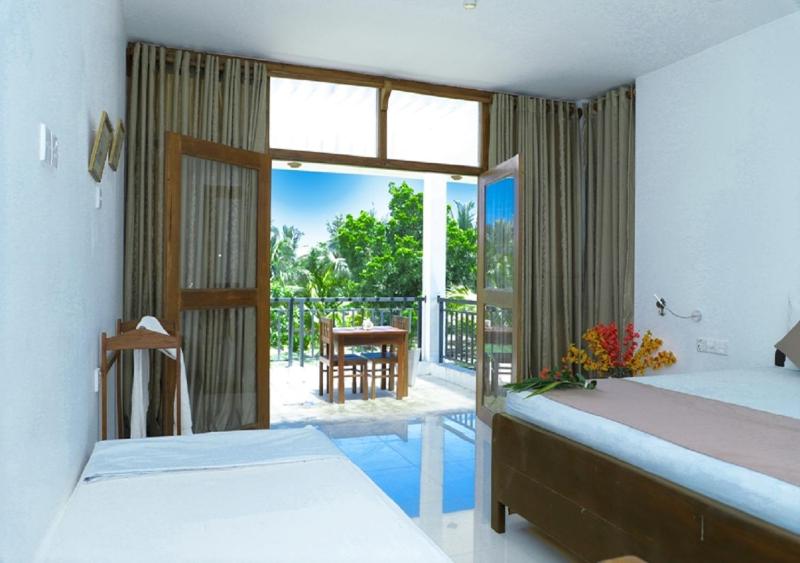High Park Hotel - image 35