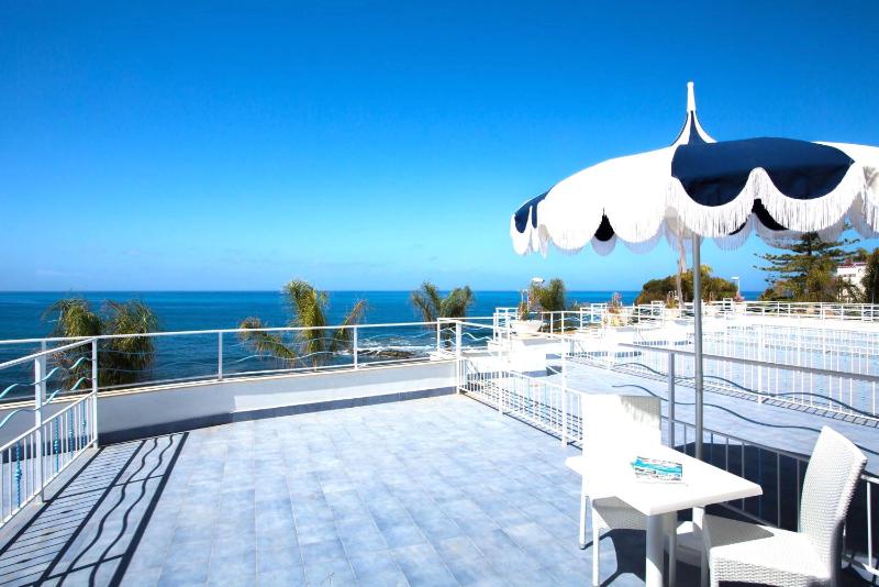 Deluxe Triple Room image 4