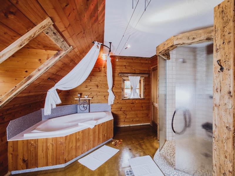 Deluxe Double Room image 3