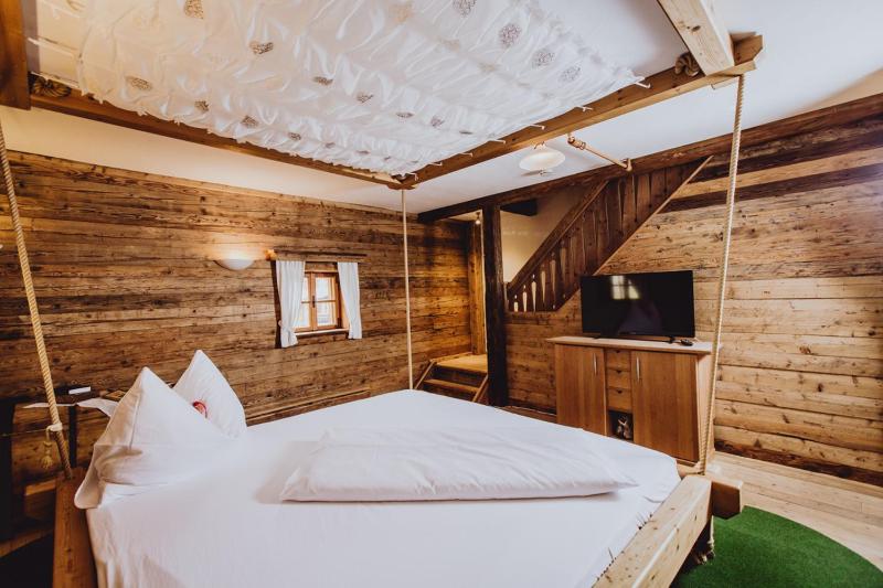 Deluxe Double Room image 2