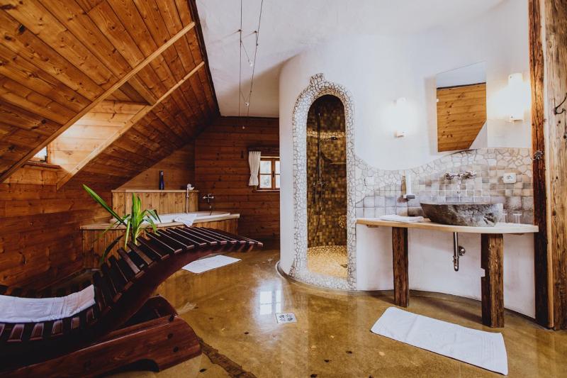 Deluxe Double Room image 3