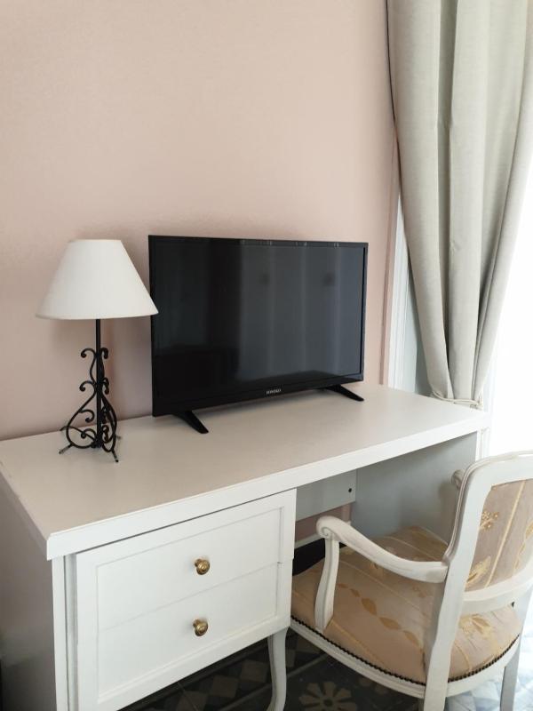 Triple Room with Balcony image 4