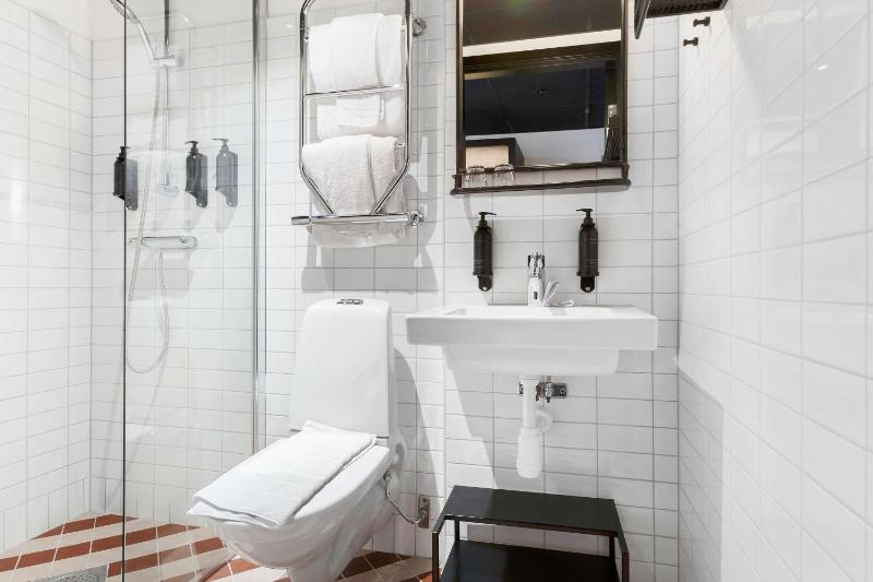 Standard Queen Room image 2