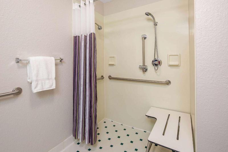 Double Room - Mobility/Hearing Impaired Accessible/Non-Smoking image 3
