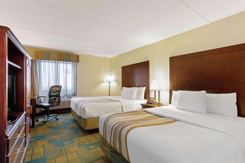 Standard Queen Room with Two Queen Beds image 3