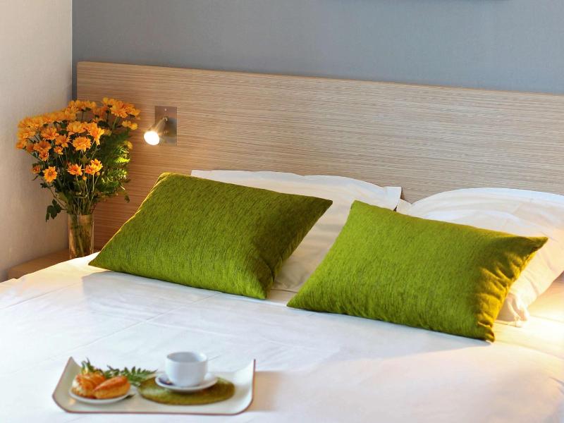 One-Bedroom Apartment image 4
