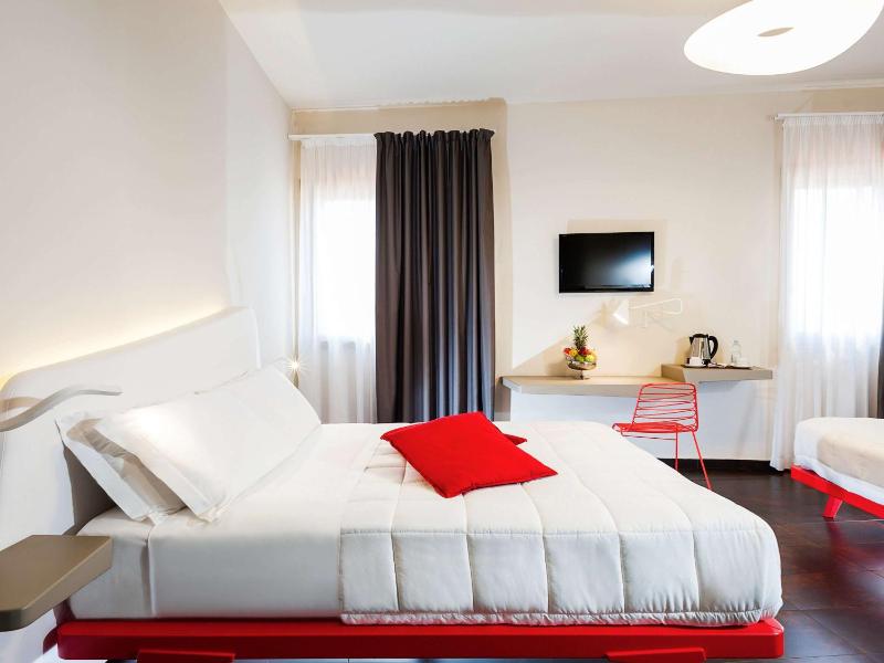 Superior Room with 1 Double Bed image 1