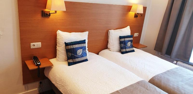 Twin Room image 1