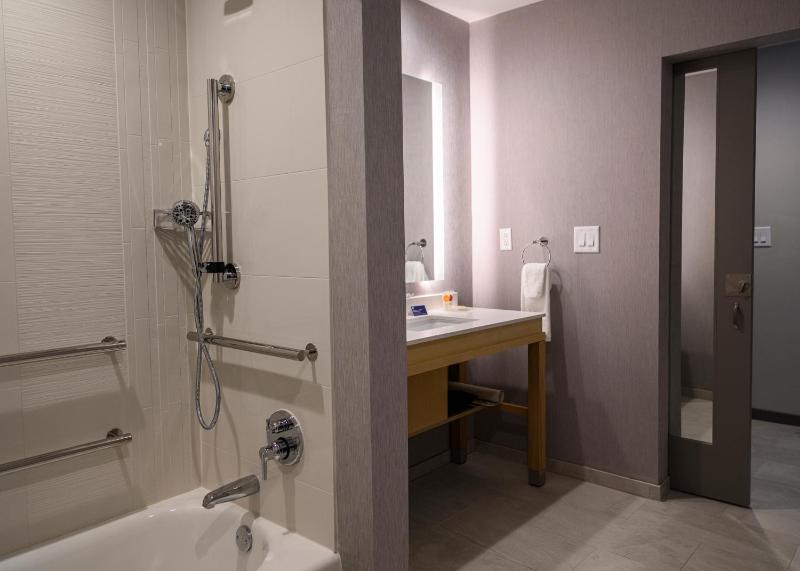 King Room with Sofa Bed and Accessible Tub - Disability Access image 3