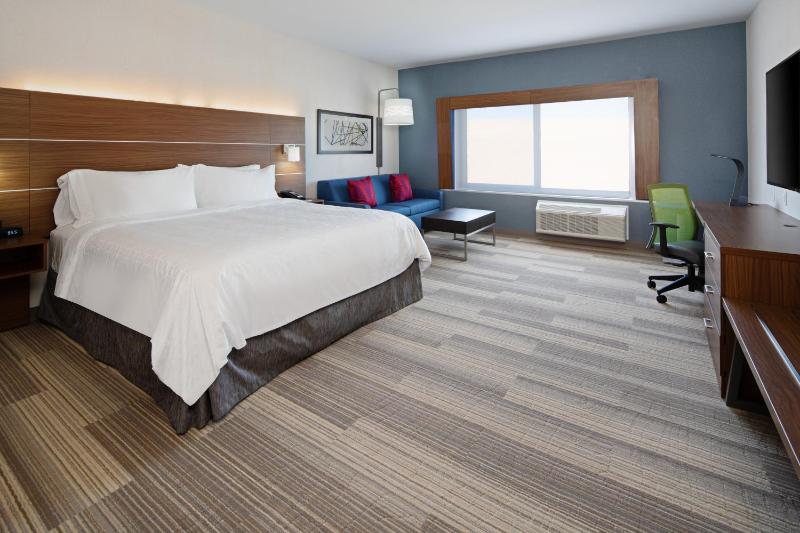 King Suite - Non-Smoking image 1