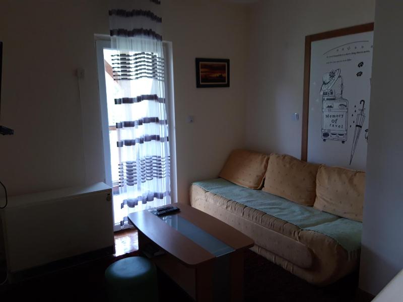 Studio Apartment image 2