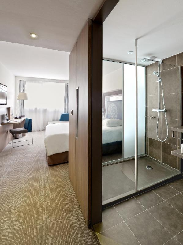 Classic Double Room with Shower image 2