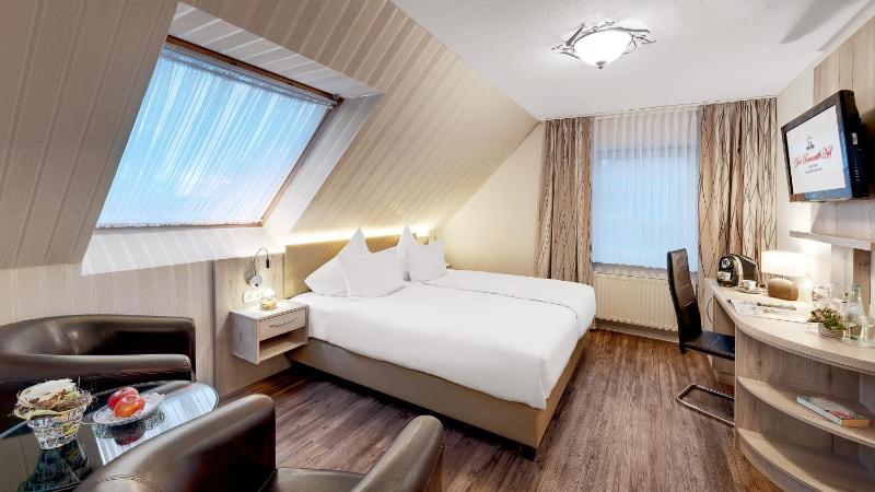 Double Room for Single Use image 2