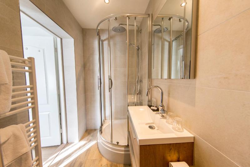 Standard Double Room image 4