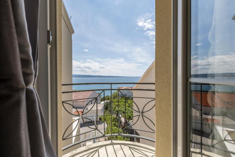 Luxury Apartments with Private Pool and Sauna or with jacuzzi near Split  Sea View - image 36