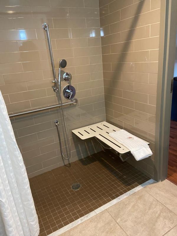 King Room - Accessible/Non-Smoking image 2