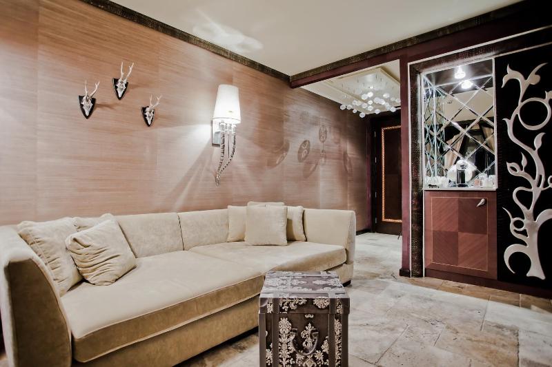 Two-Bedroom Apartment with Park View image 1