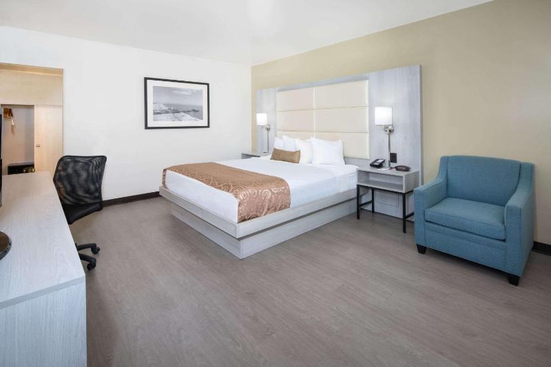 King Room - Non-Smoking image 2