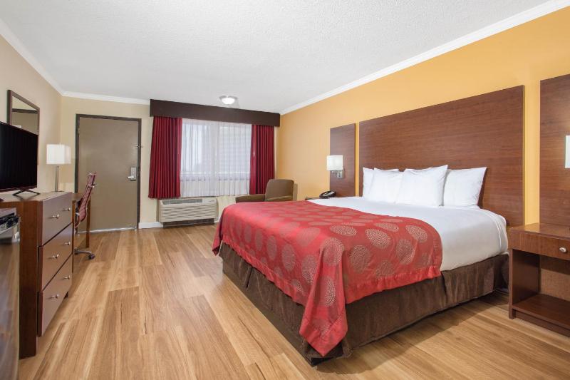 King Room with Courtyard View - Non-Smoking image 1