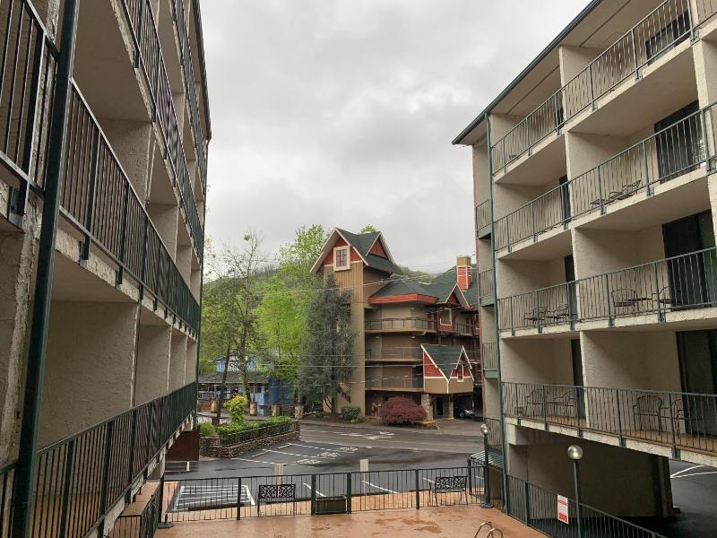 Oak Square 108 image 3