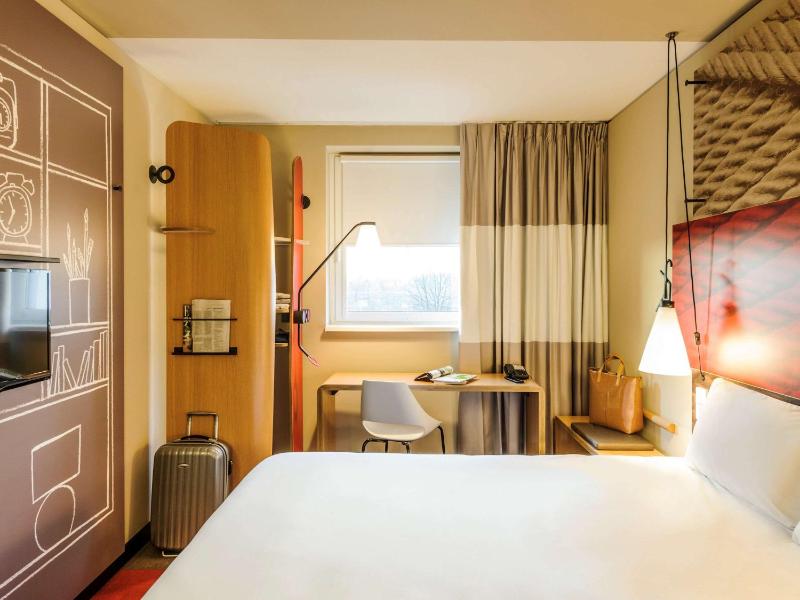 Standard Double Room image 3