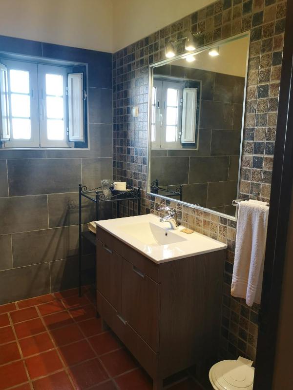 Double Room image 3