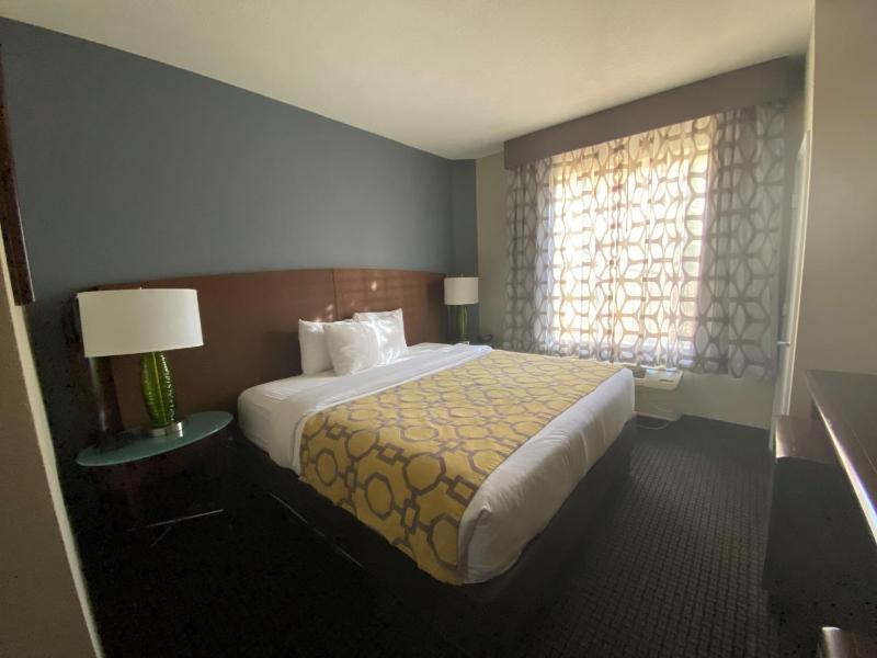 King Room - Non-Smoking image 3