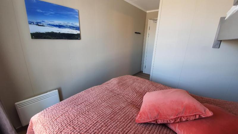 Standard Twin Room image 3