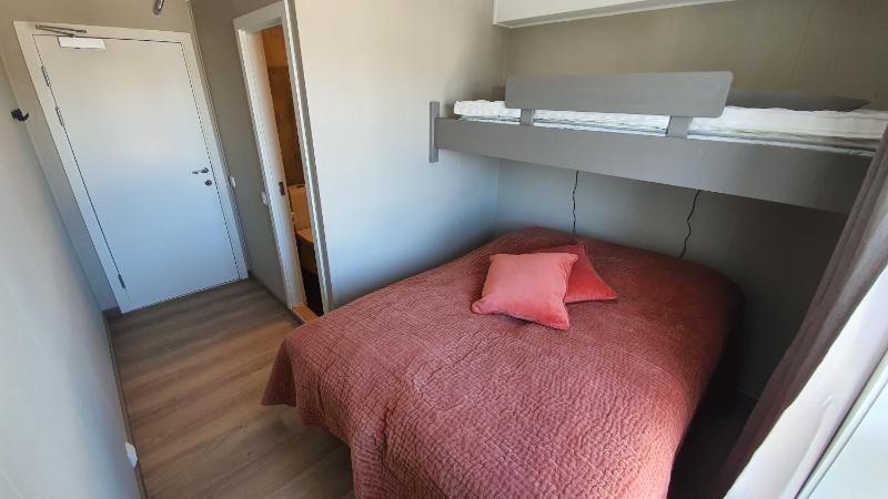 Standard Twin Room image 1