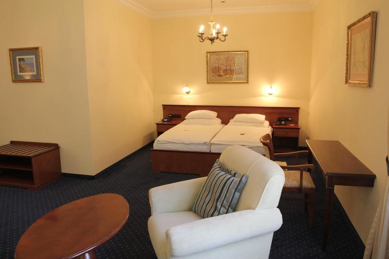 Deluxe Double Room image 3