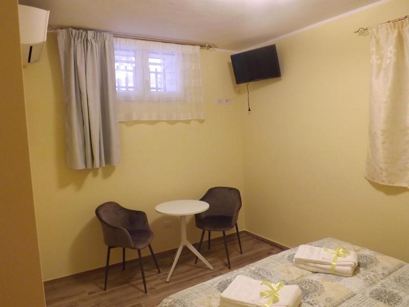 Double Room image 2