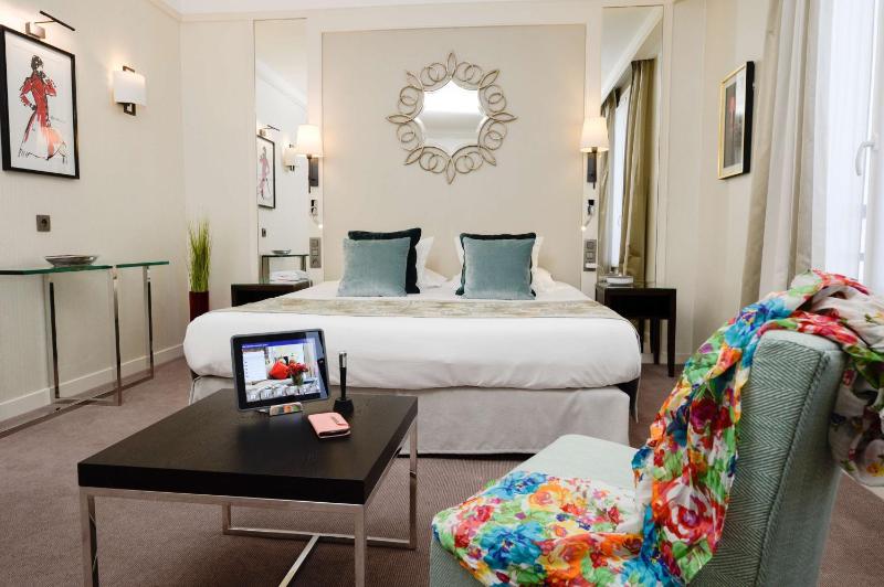 Junior King Suite image 2