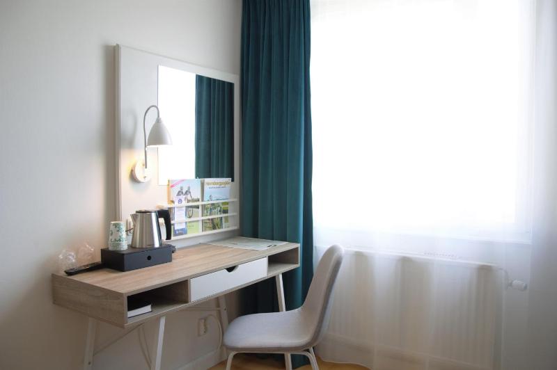 Standard Queen Room image 2