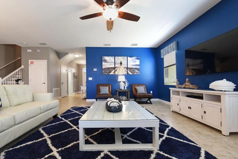 Six-Bedroom House image 2