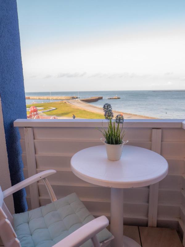 Apartment - Sea View with 2 Balconies image 3