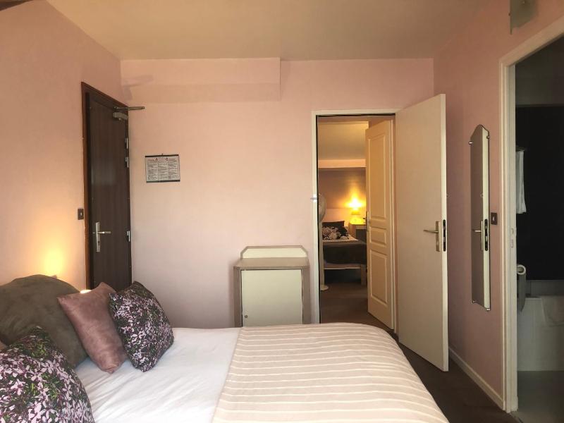 Family Room (4 Adults) image 2