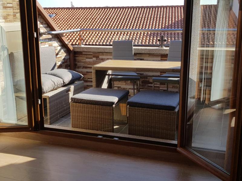 Apartment with two terraces image 4