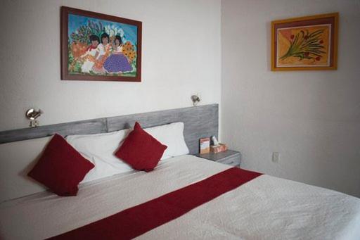 Deluxe King Room image 3