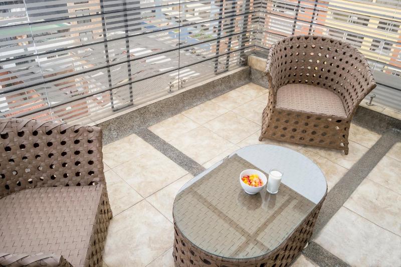 Hotel Regency Suites La Feria - image 16