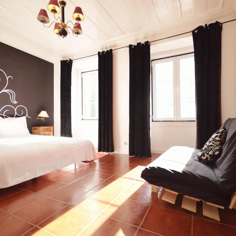 Superior Quadruple Room with Shared Bathroom image 4