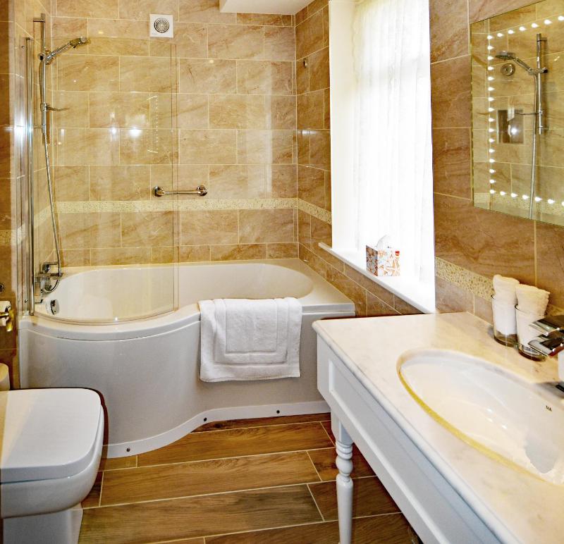 Gypsophilia Suite image 3