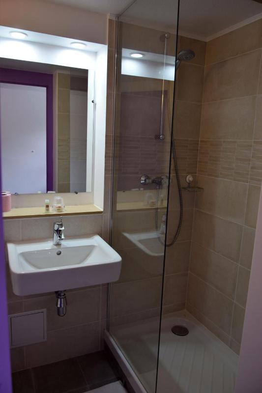 Classic Twin Room image 1