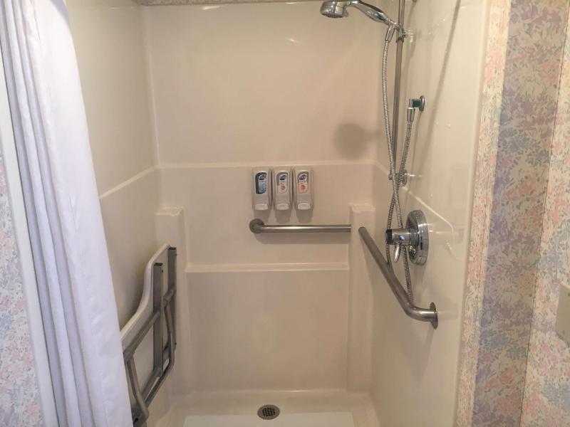 Double Room with Two Double Beds and Mobility Accessible Roll-In Shower image 2