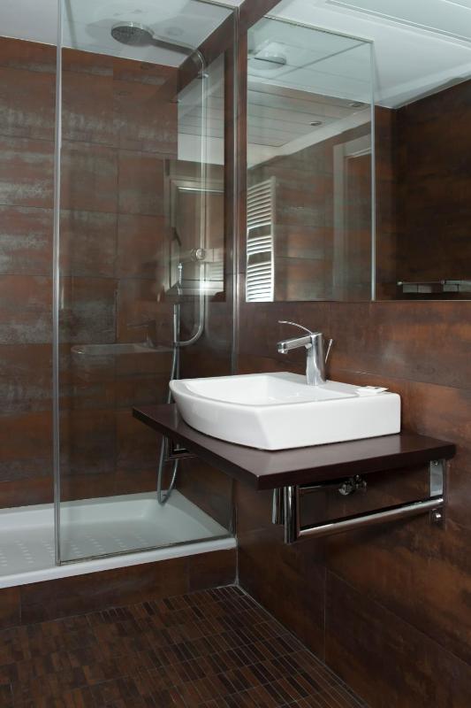 One-Bedroom Apartment with View image 2