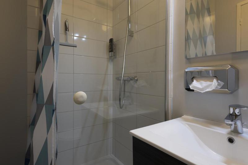 One-Bedroom Apartment image 2
