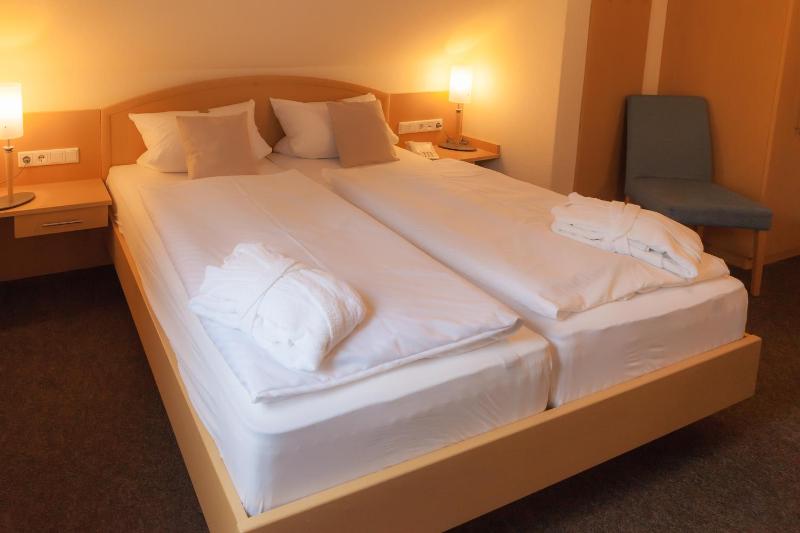 Standard Double Room image 3