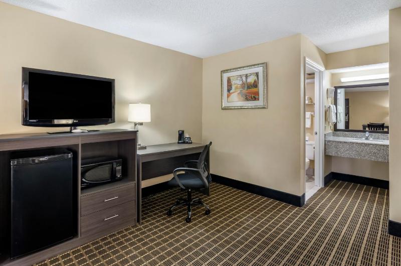 King Suite - Non-Smoking image 3