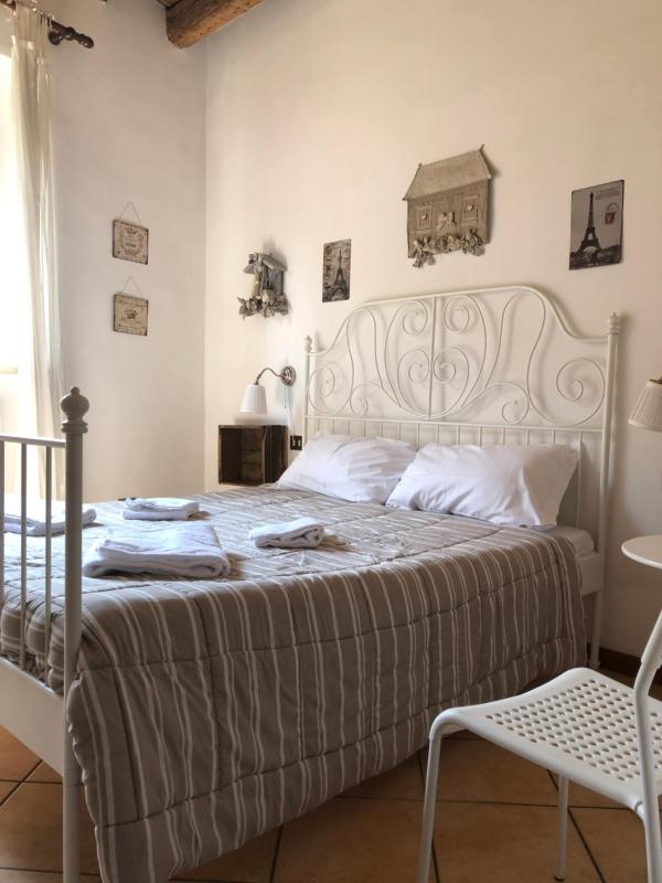 Double Room with Shared Bathroom image 3