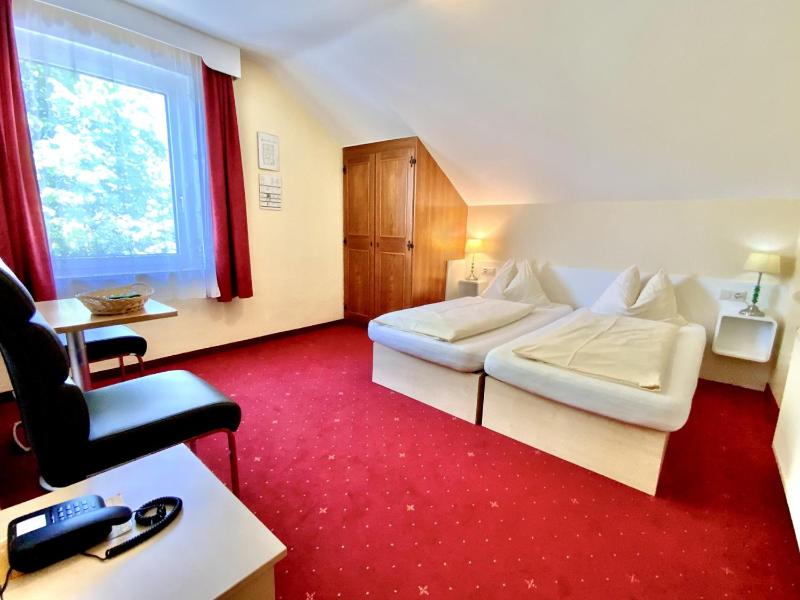 Small Double Room image 4